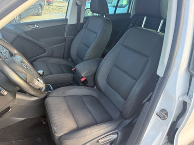 Volkswagen Tiguan 2.0 TDI DPF 4MOTION tiptronic Sport & Style (16)