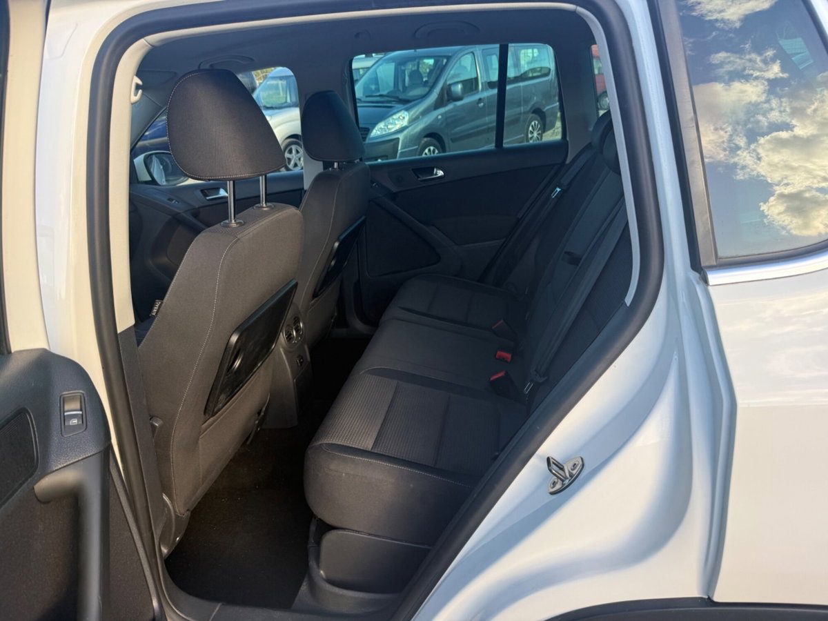 Volkswagen Tiguan 2.0 TDI DPF 4MOTION tiptronic Sport & Style (17)