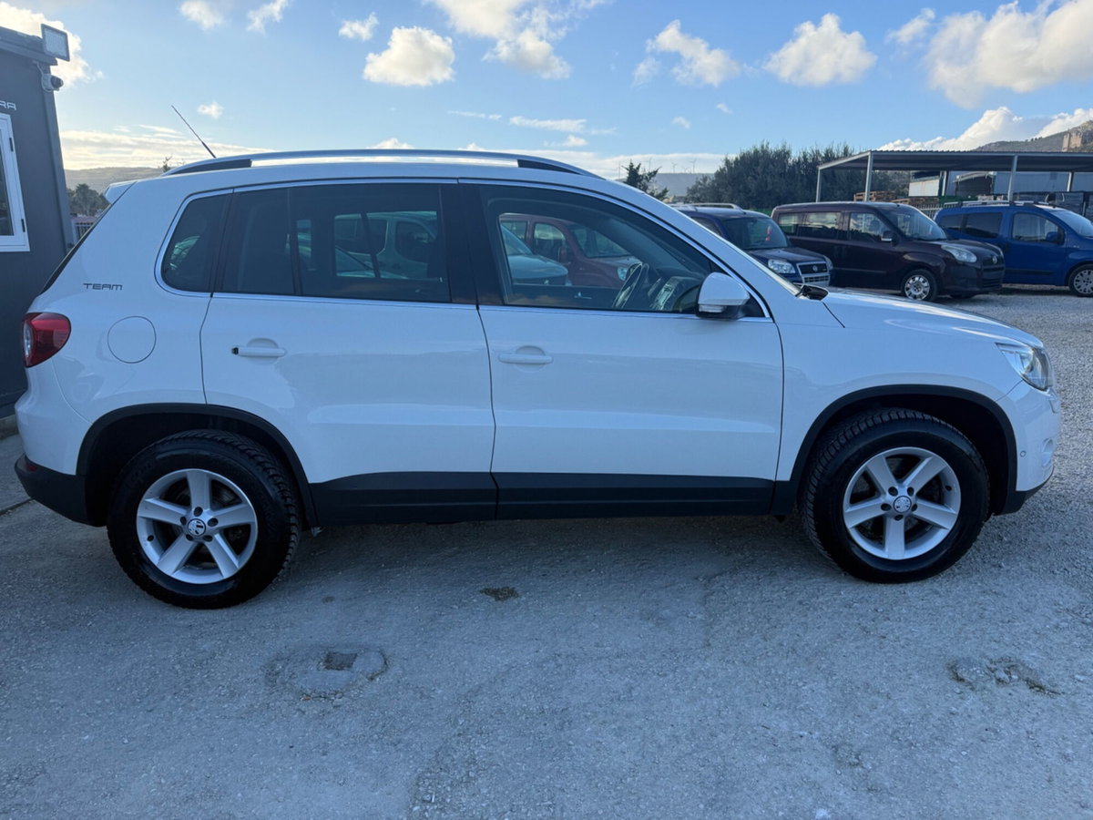 Volkswagen Tiguan 2.0 TDI DPF 4MOTION tiptronic Sport & Style (3)