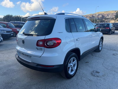 Volkswagen Tiguan 2.0 TDI DPF 4MOTION tiptronic Sport & Style (4)