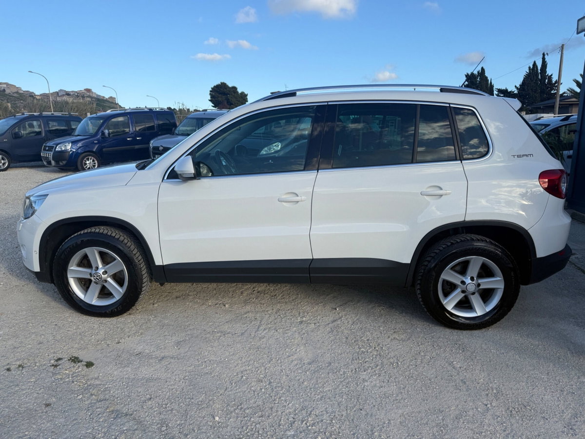 Volkswagen Tiguan 2.0 TDI DPF 4MOTION tiptronic Sport & Style (7)