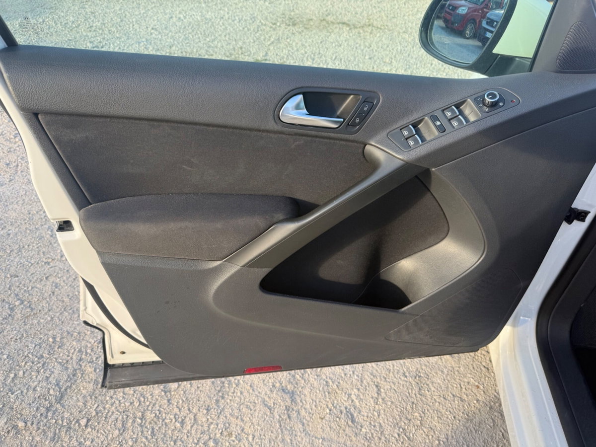 Volkswagen Tiguan 2.0 TDI DPF 4MOTION tiptronic Sport & Style (8)