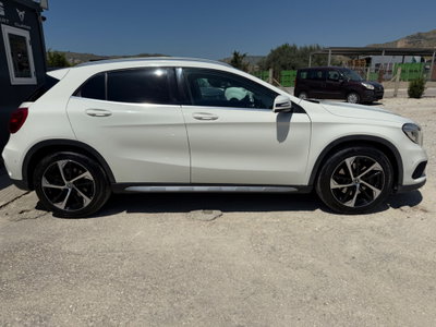 Mercedes-Benz GLA SUV 220 CDI Automatic 4Matic Premium (4)