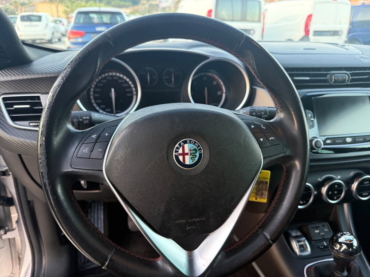 Alfa Romeo Giulietta 1.6 JTDm-2 Distinctive (12)