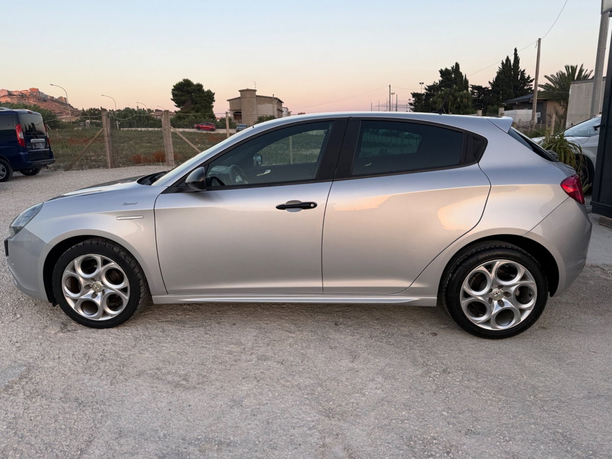 Alfa Romeo Giulietta 1.6 JTDm-2 Distinctive (8)