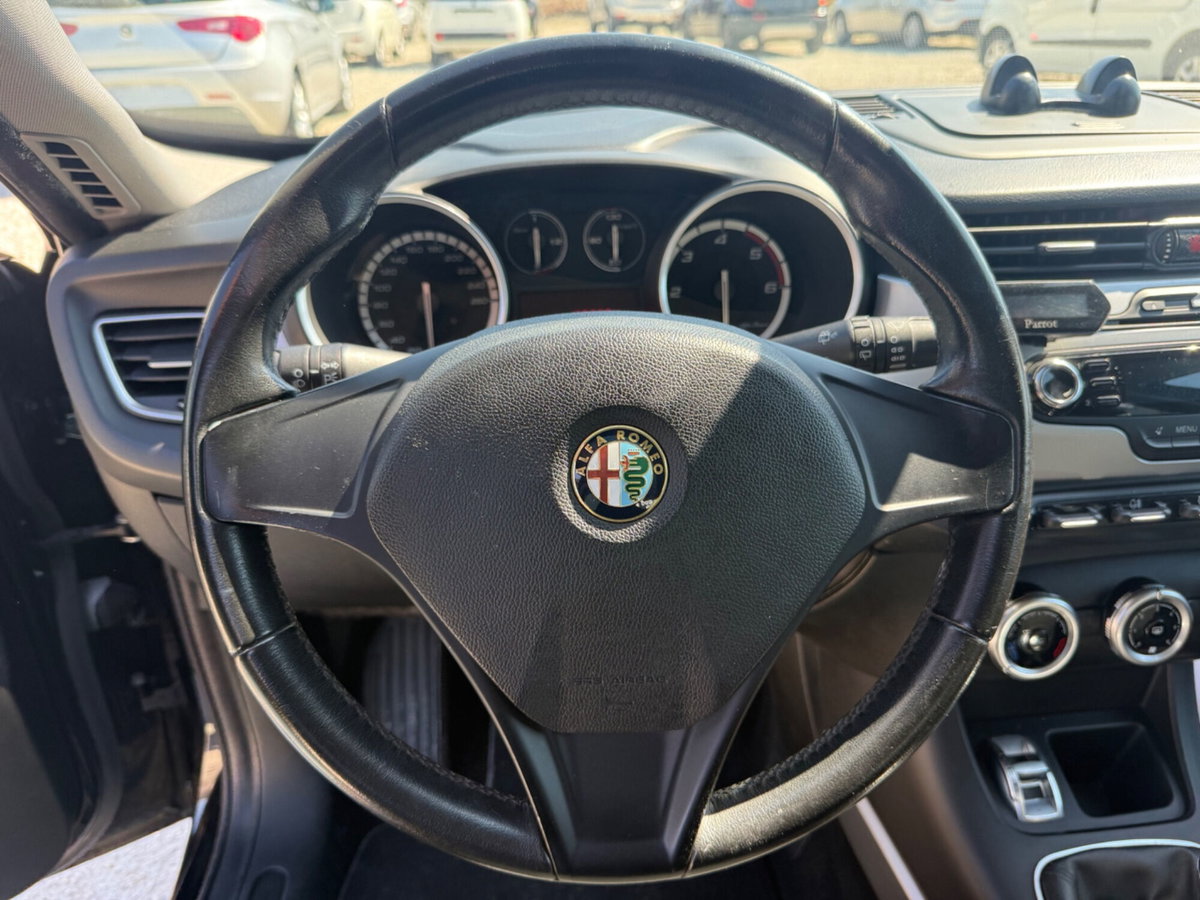 Alfa Romeo Giulietta 1.6 JTDm-2 Distinctive (10)