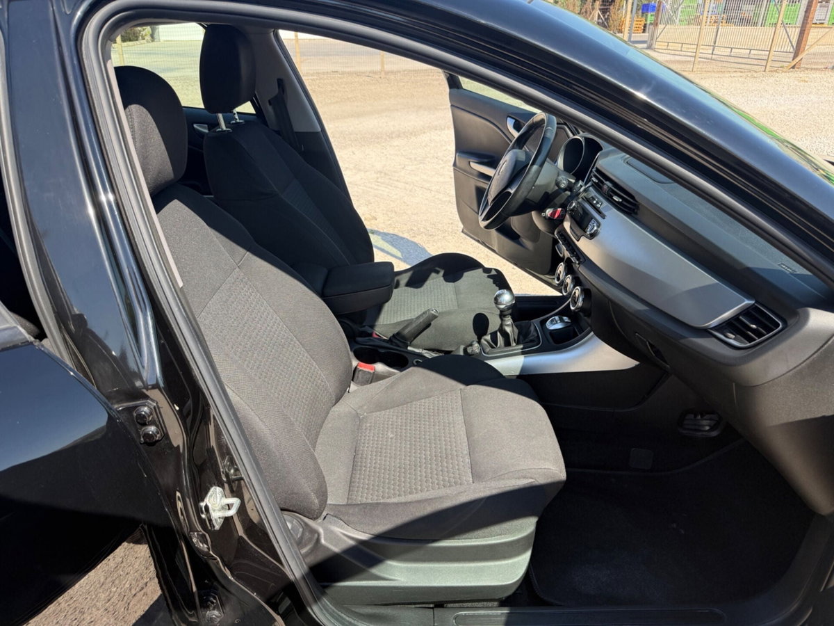 Alfa Romeo Giulietta 1.6 JTDm-2 Distinctive (17)