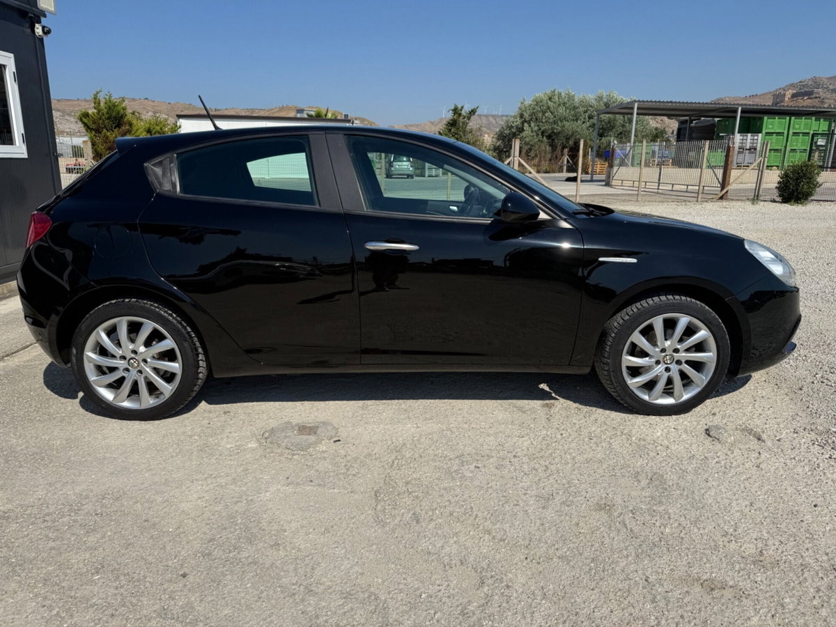 Alfa Romeo Giulietta 1.6 JTDm-2 Distinctive (4)