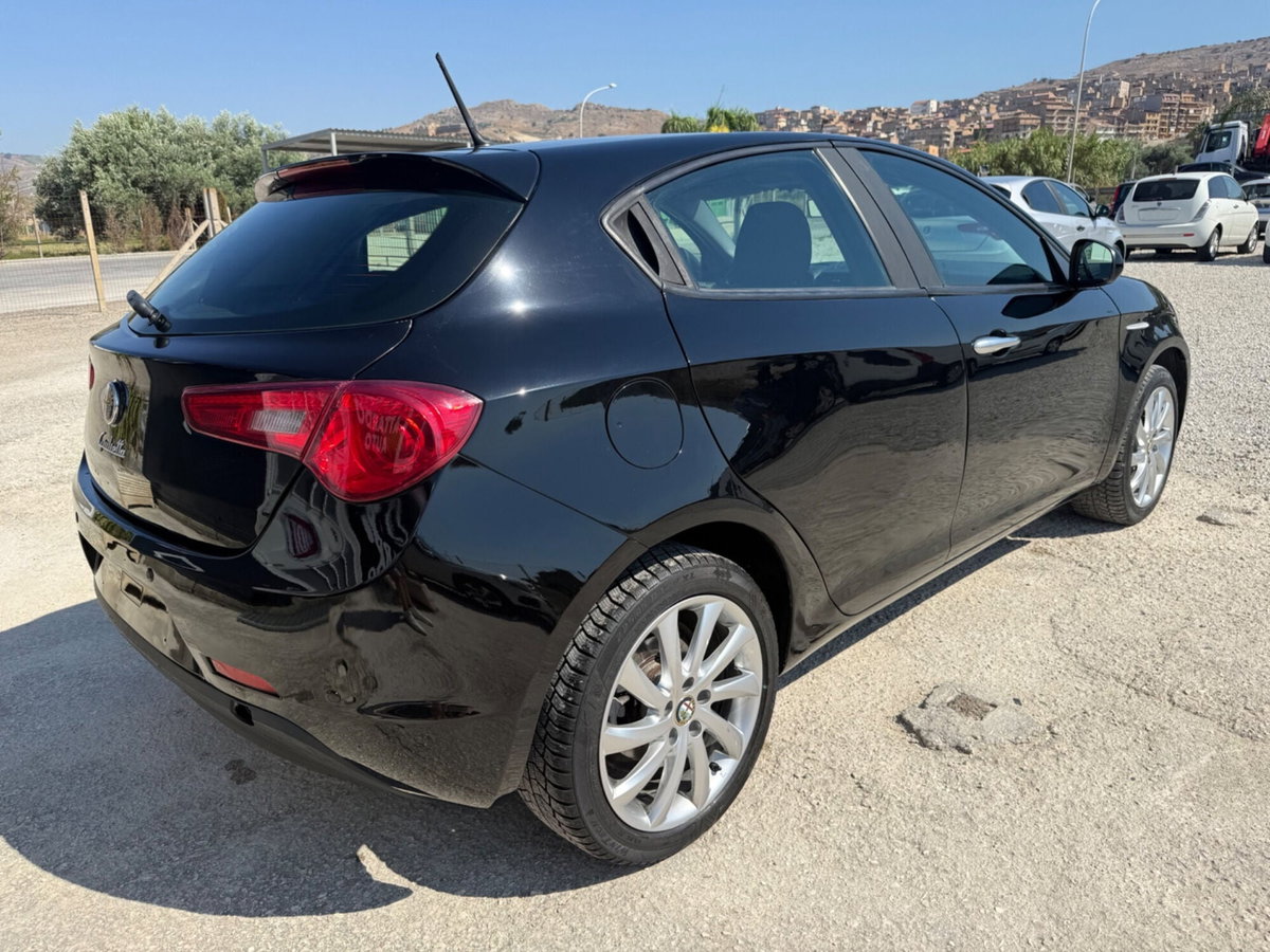 Alfa Romeo Giulietta 1.6 JTDm-2 Distinctive (5)