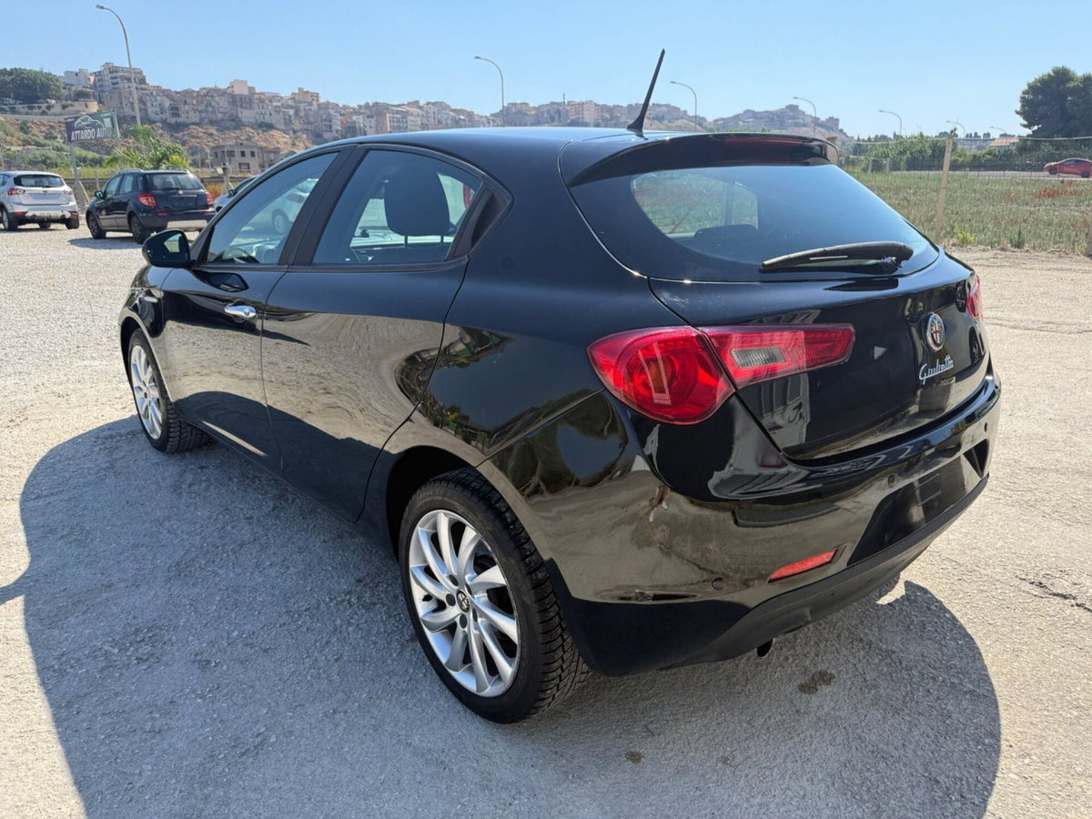 Alfa Romeo Giulietta 1.6 JTDm-2 Distinctive (7)