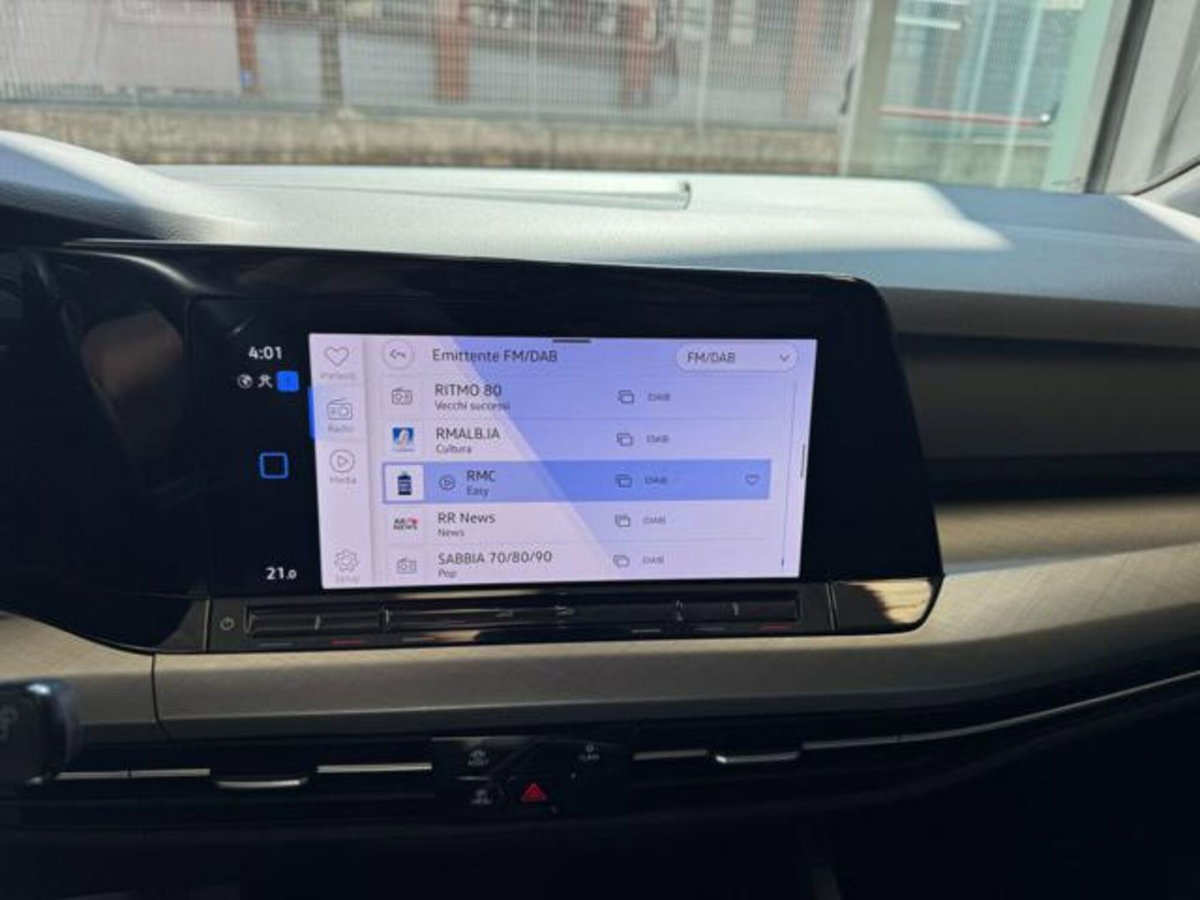 Volkswagen Golf 2.0 tdi Life 115cv (15)