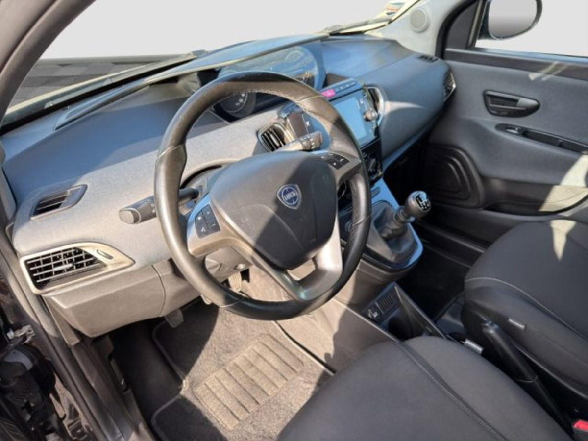 Lancia Ypsilon 1.0 FireFly 5 porte S&S Hybrid Silver Plus (10)