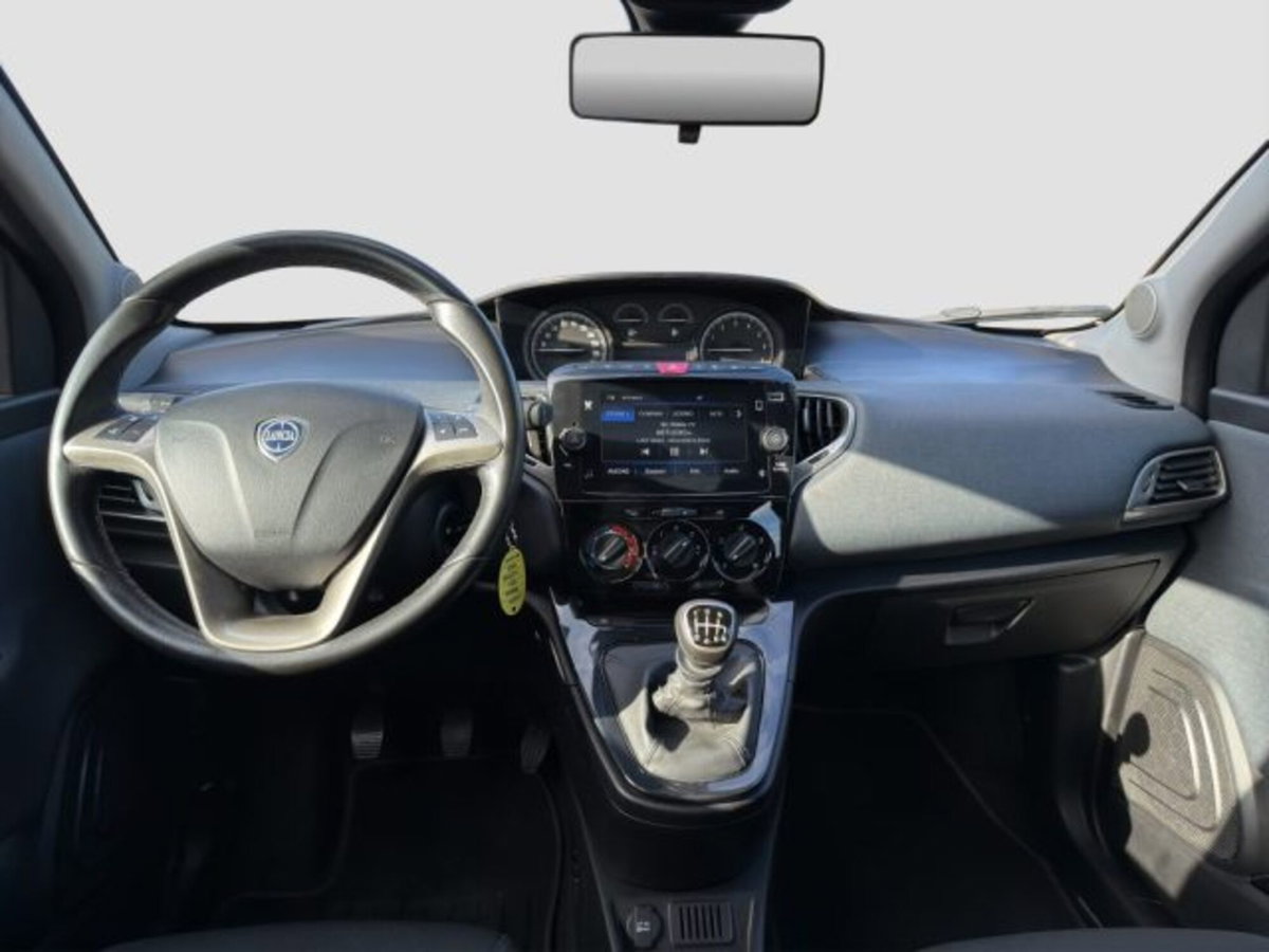 Lancia Ypsilon 1.0 FireFly 5 porte S&S Hybrid Silver Plus (12)