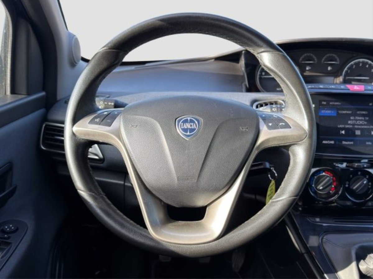 Lancia Ypsilon 1.0 FireFly 5 porte S&S Hybrid Silver Plus (13)