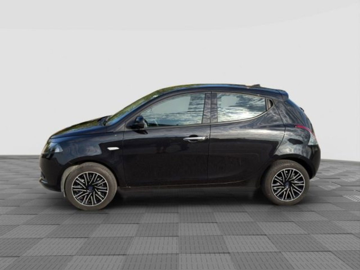 Lancia Ypsilon 1.0 FireFly 5 porte S&S Hybrid Silver Plus (2)