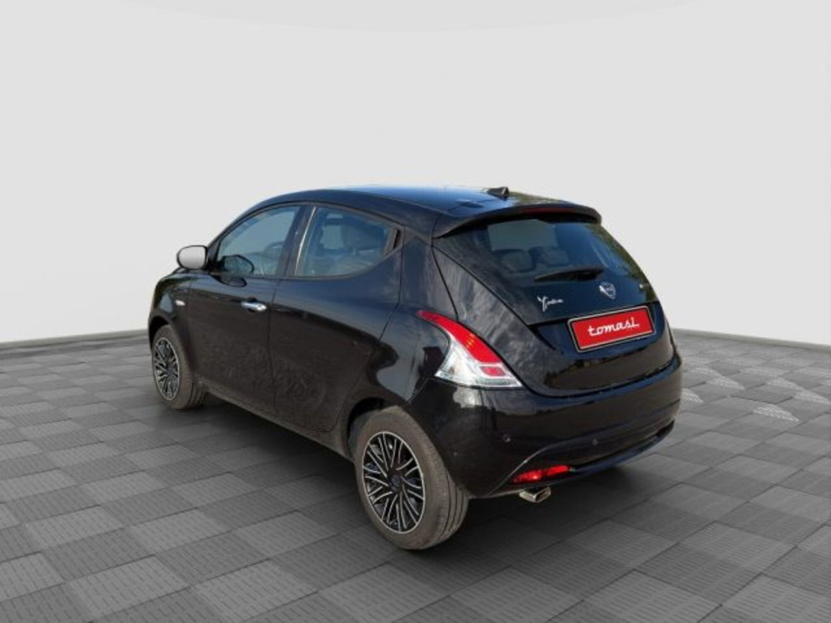 Lancia Ypsilon 1.0 FireFly 5 porte S&S Hybrid Silver Plus (3)