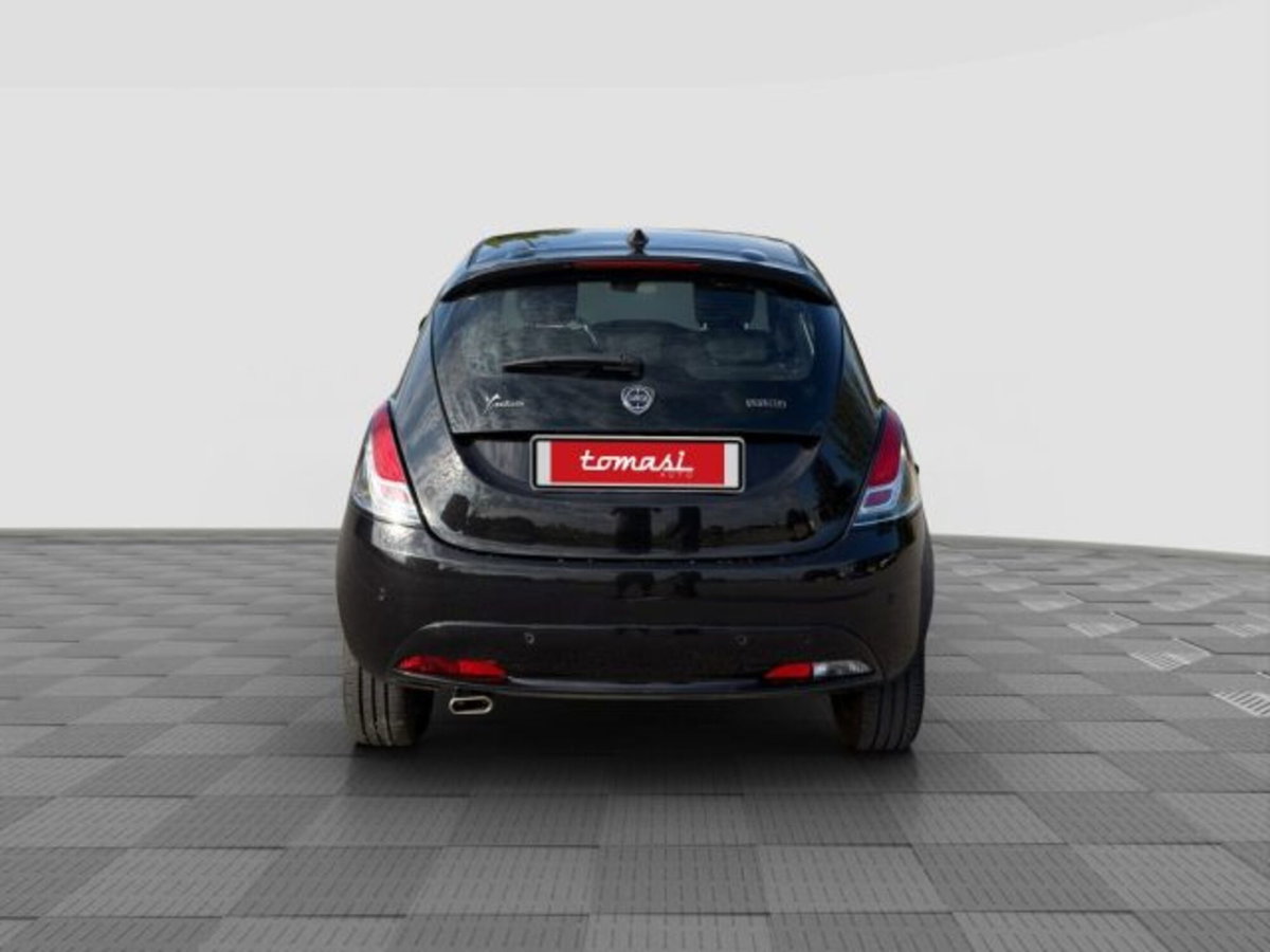 Lancia Ypsilon 1.0 FireFly 5 porte S&S Hybrid Silver Plus (4)