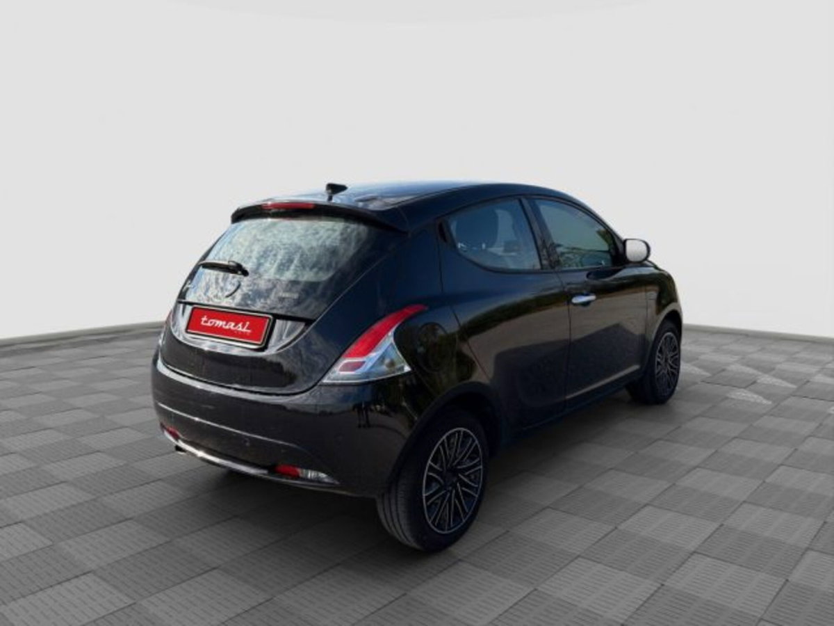 Lancia Ypsilon 1.0 FireFly 5 porte S&S Hybrid Silver Plus (5)