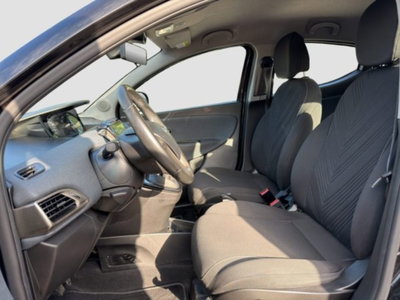 Lancia Ypsilon 1.0 FireFly 5 porte S&S Hybrid Silver Plus (9)