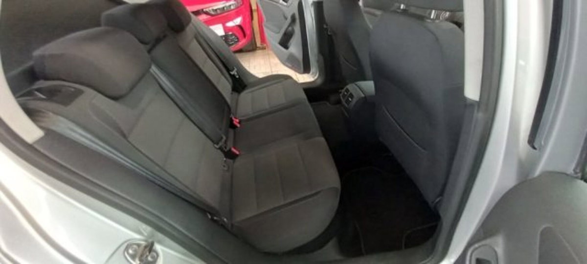 Volkswagen Golf 1.6 TDI DPF 5p. BlueMotion (9)