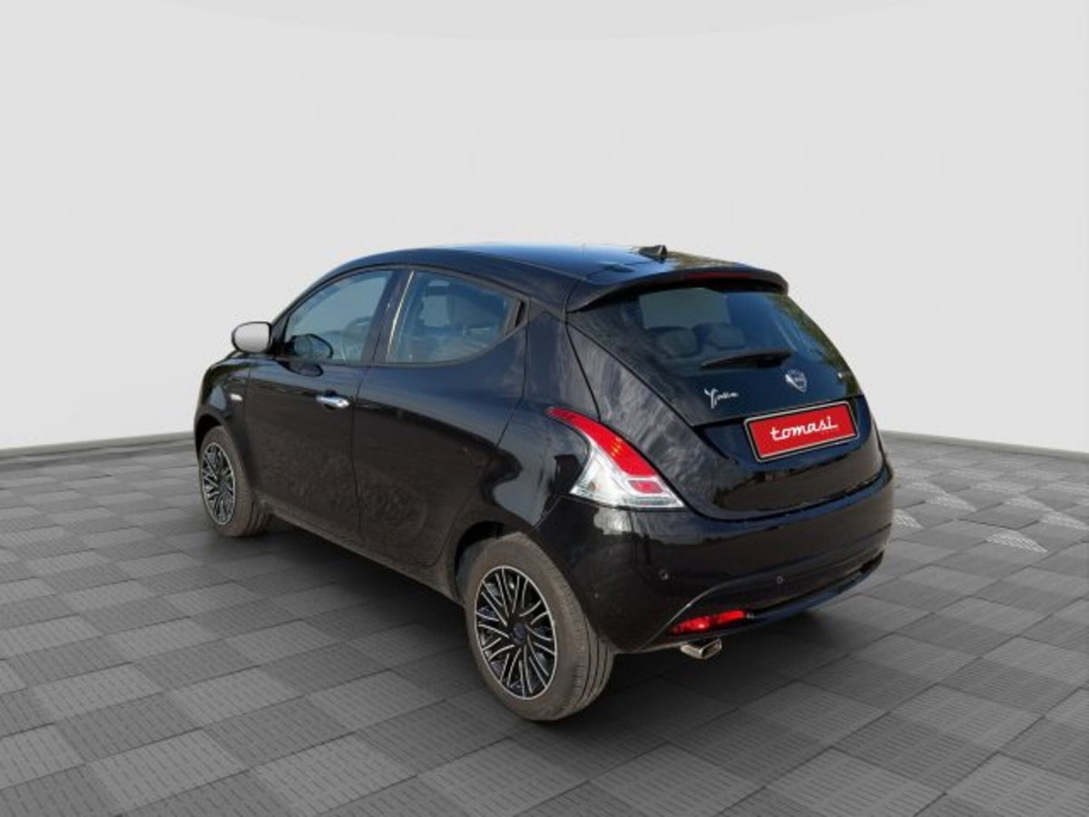 Lancia Ypsilon 1.0 FireFly 5 porte S&S Hybrid Ecochic Silver (3)