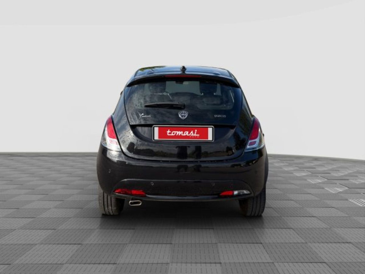 Lancia Ypsilon 1.0 FireFly 5 porte S&S Hybrid Ecochic Silver (4)