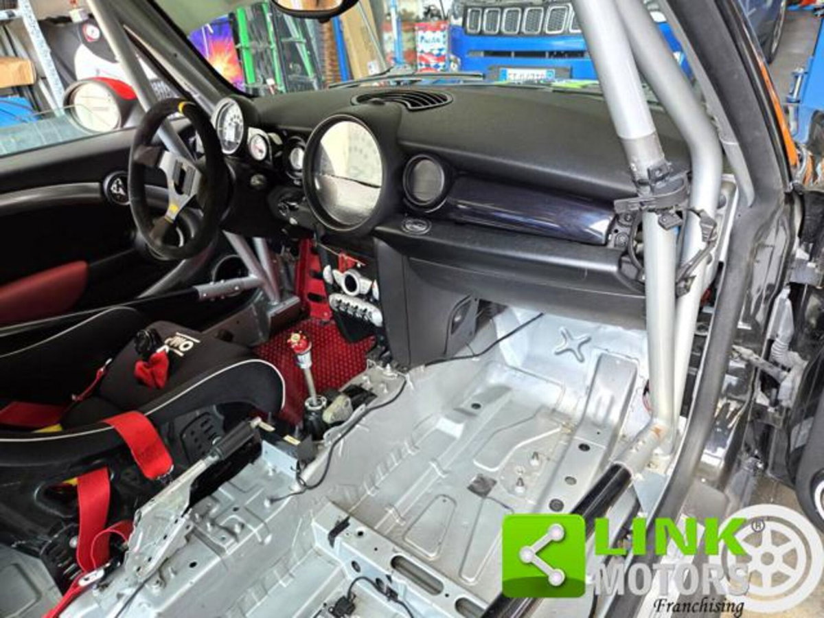 MINI Mini 1.6 16V John Cooper Works (15)