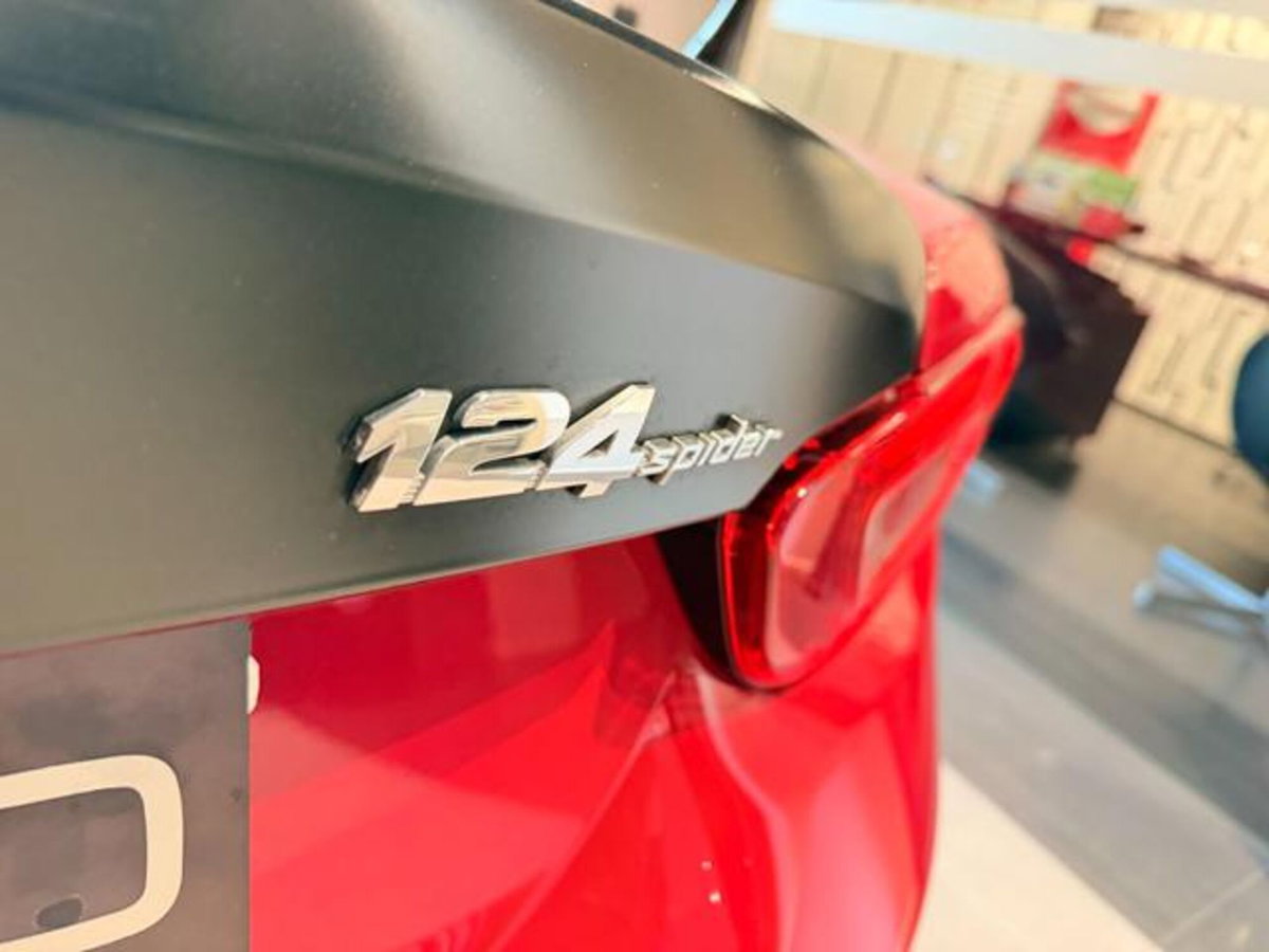 Abarth 124 Spider 1.4 Turbo MultiAir 170 CV (5)
