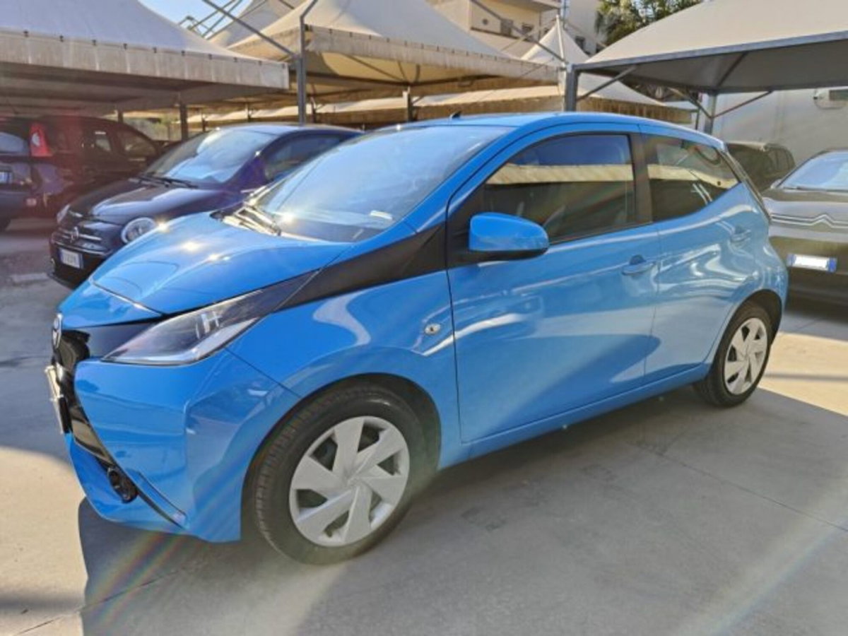 Toyota Aygo 1.0 VVT-i 69 CV 5 porte x-cool (2)