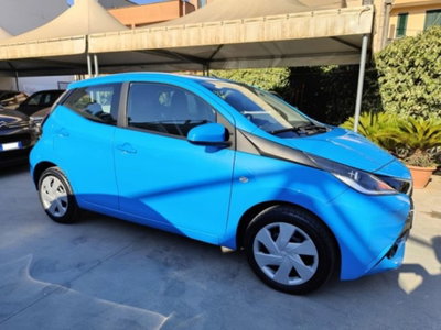 Toyota Aygo 1.0 VVT-i 69 CV 5 porte x-cool (3)