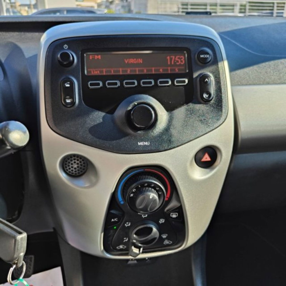 Toyota Aygo 1.0 VVT-i 69 CV 5 porte x-cool (8)