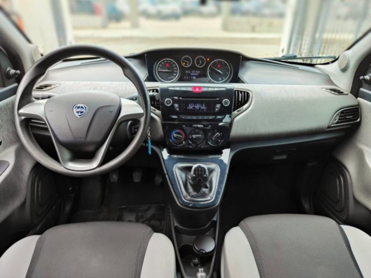 Lancia Ypsilon 1.3 MJT 16V 95 CV 5 porte S&S Silver (7)
