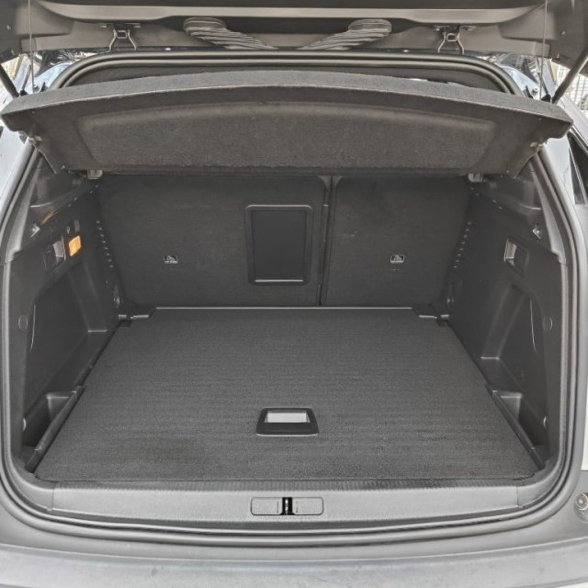 Peugeot 3008 BlueHDi 130 S&S EAT8 GT (4)