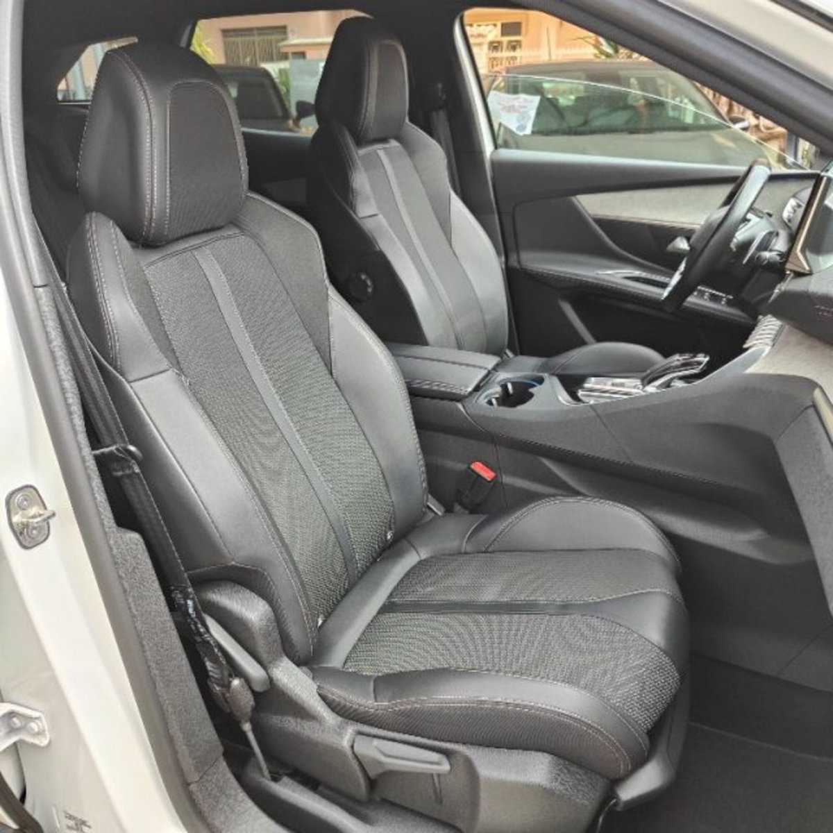 Peugeot 3008 BlueHDi 130 S&S EAT8 GT (7)