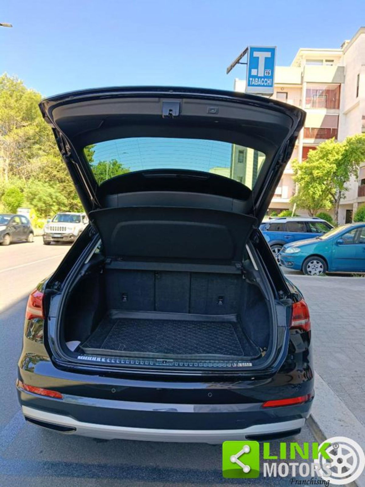 Audi Q3 35 TDI quattro S tronic Business (13)