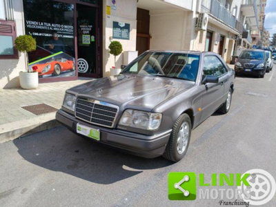 Mercedes-Benz Classe E Coupé 200 cat Coupé (2)