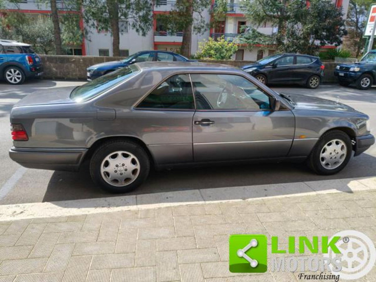 Mercedes-Benz Classe E Coupé 200 cat Coupé (20)