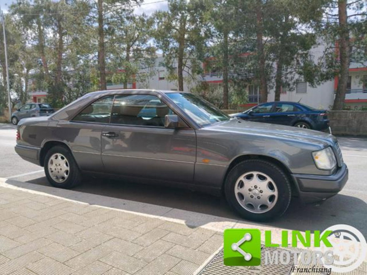 Mercedes-Benz Classe E Coupé 200 cat Coupé (7)