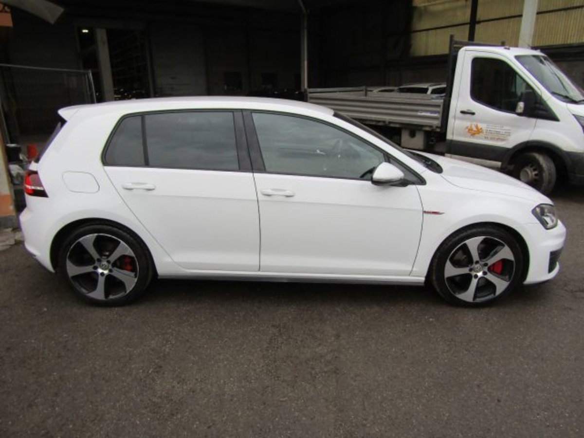 Volkswagen Golf GTI Performance 2.0 TSI DSG 5p. BlueMotion Technology (4)