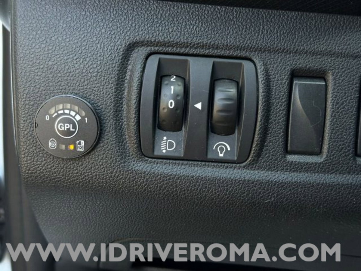 Renault Clio TCe 12V 90 CV GPL 5 porte Van Energy (15)
