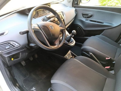 Lancia Ypsilon 1.2 69 CV 5 porte GPL Ecochic Alberta Ferretti (10)
