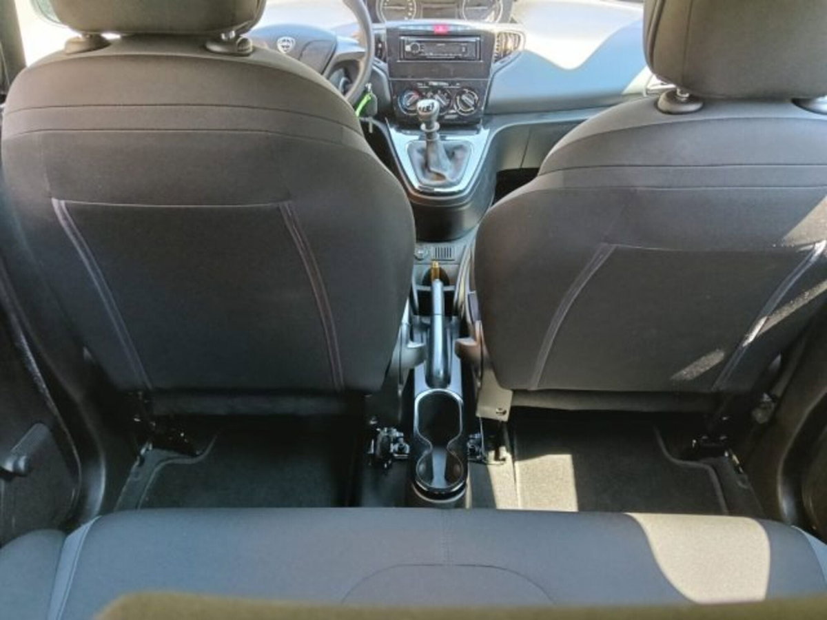 Lancia Ypsilon 1.2 69 CV 5 porte GPL Ecochic Alberta Ferretti (13)