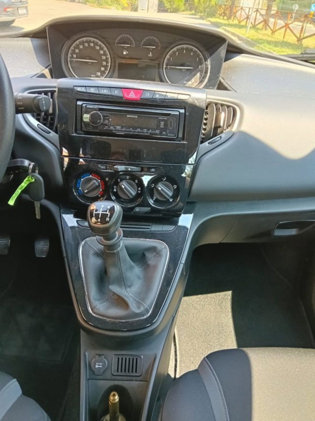 Lancia Ypsilon 1.2 69 CV 5 porte GPL Ecochic Alberta Ferretti (15)