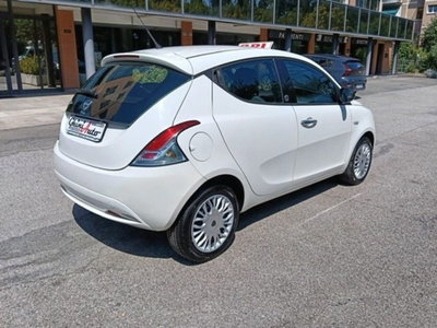 Lancia Ypsilon 1.2 69 CV 5 porte GPL Ecochic Alberta Ferretti (2)