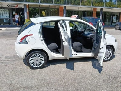 Lancia Ypsilon 1.2 69 CV 5 porte GPL Ecochic Alberta Ferretti (3)