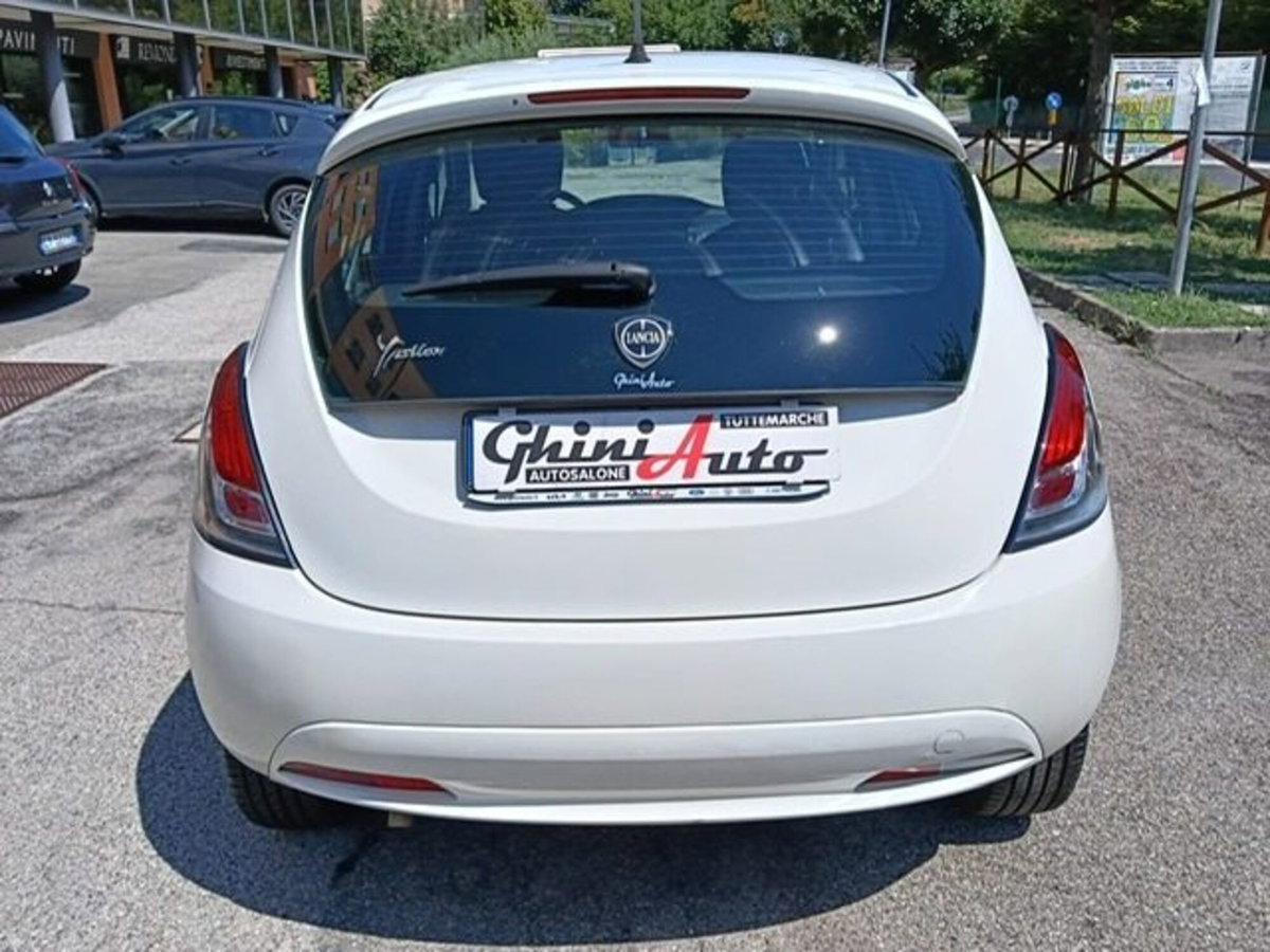 Lancia Ypsilon 1.2 69 CV 5 porte GPL Ecochic Alberta Ferretti (4)