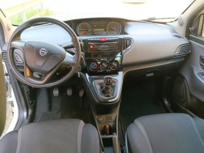 Lancia Ypsilon 1.2 69 CV 5 porte GPL Ecochic Alberta Ferretti (5)