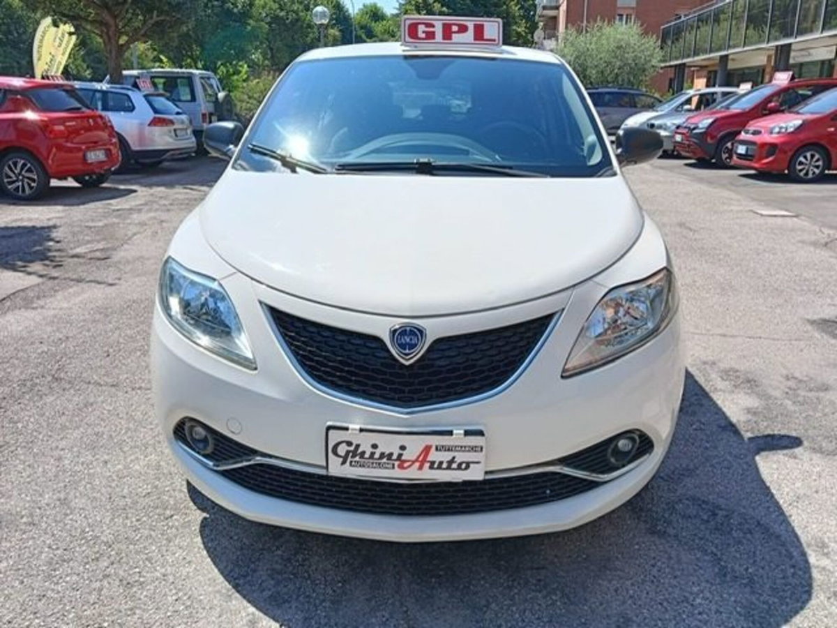 Lancia Ypsilon 1.2 69 CV 5 porte GPL Ecochic Alberta Ferretti (6)
