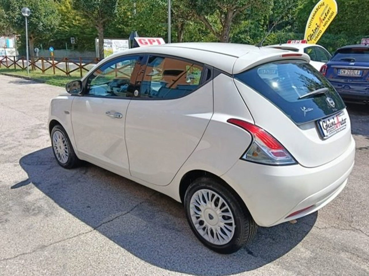 Lancia Ypsilon 1.2 69 CV 5 porte GPL Ecochic Alberta Ferretti (8)