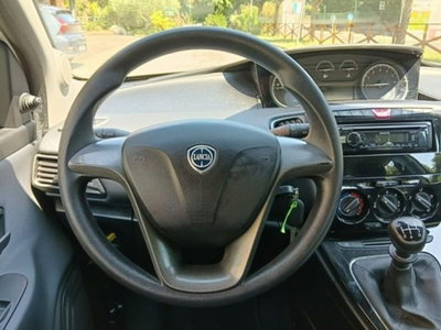 Lancia Ypsilon 1.2 69 CV 5 porte GPL Ecochic Alberta Ferretti (9)